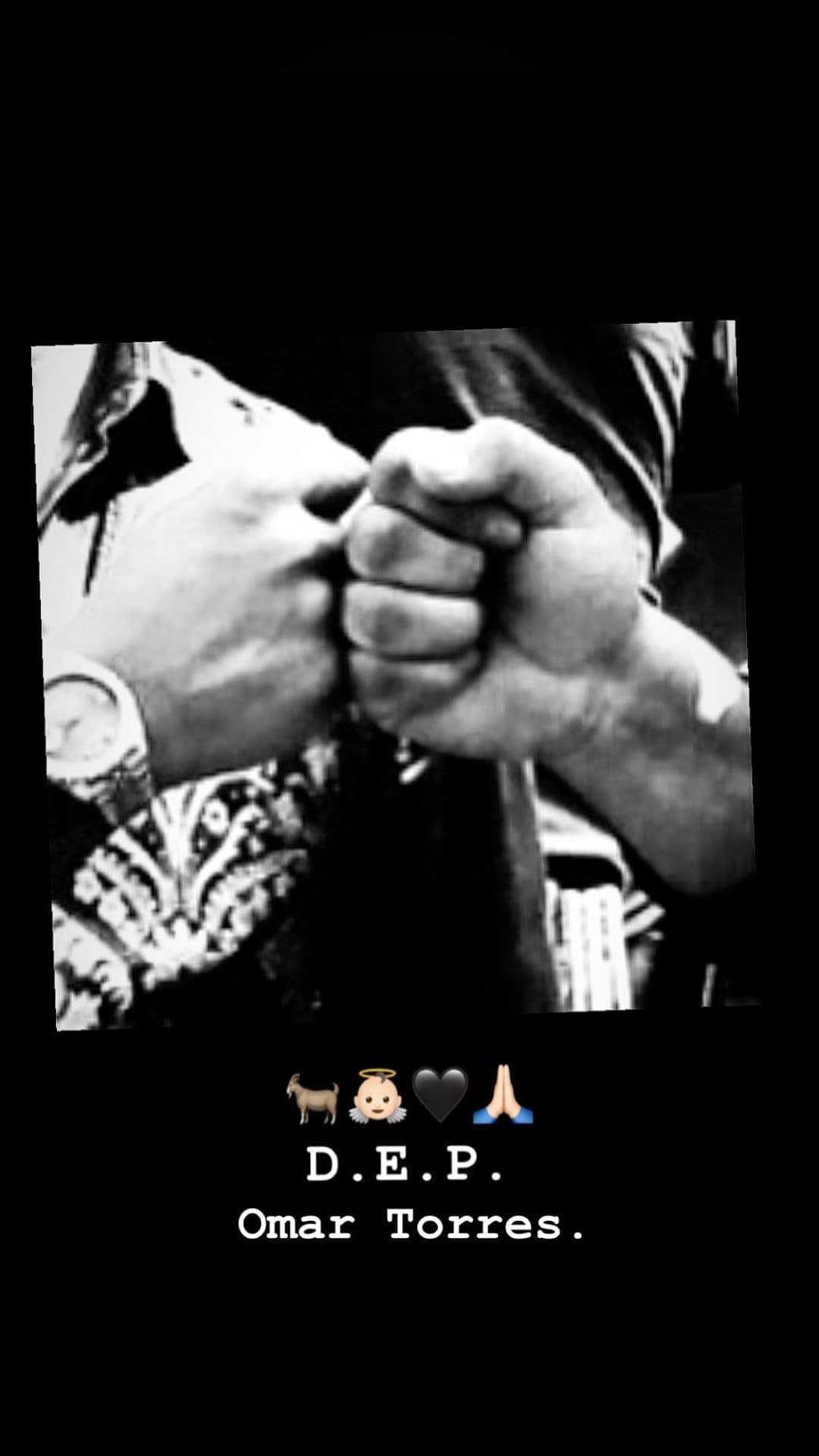 Nodal posteó en sus redes una historia en la que decía "D.E.P. Omar Torres" acompañada de emoticones.