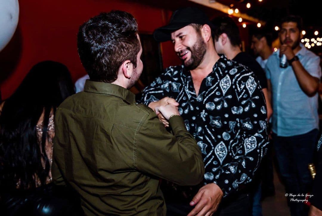 Incluso, el intérprete de “Escondidos” compartió varios videos de la celebración, donde canta algunos éxitos del regional mexicano.