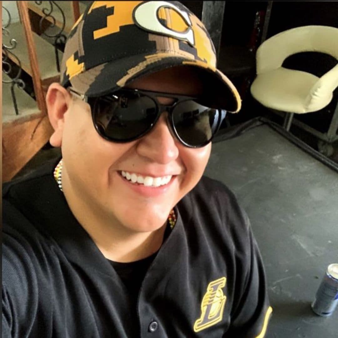 "Hoy la empresa de Rancho Humilde amanece con una noticia con mucho dolor. Falleció nuestro compañero y hermano Omar Torres, director de bastantes videos de muchos de nuestros artistas. Been with us since day 1. Amigo, Hermano y gran herida a la música Regional Mexicana! RIP Compa Yogi. Fuck I can’t believe I just wrote that", compartió Jimmy Humilde, director del sello discográfico Rancho Humilde.