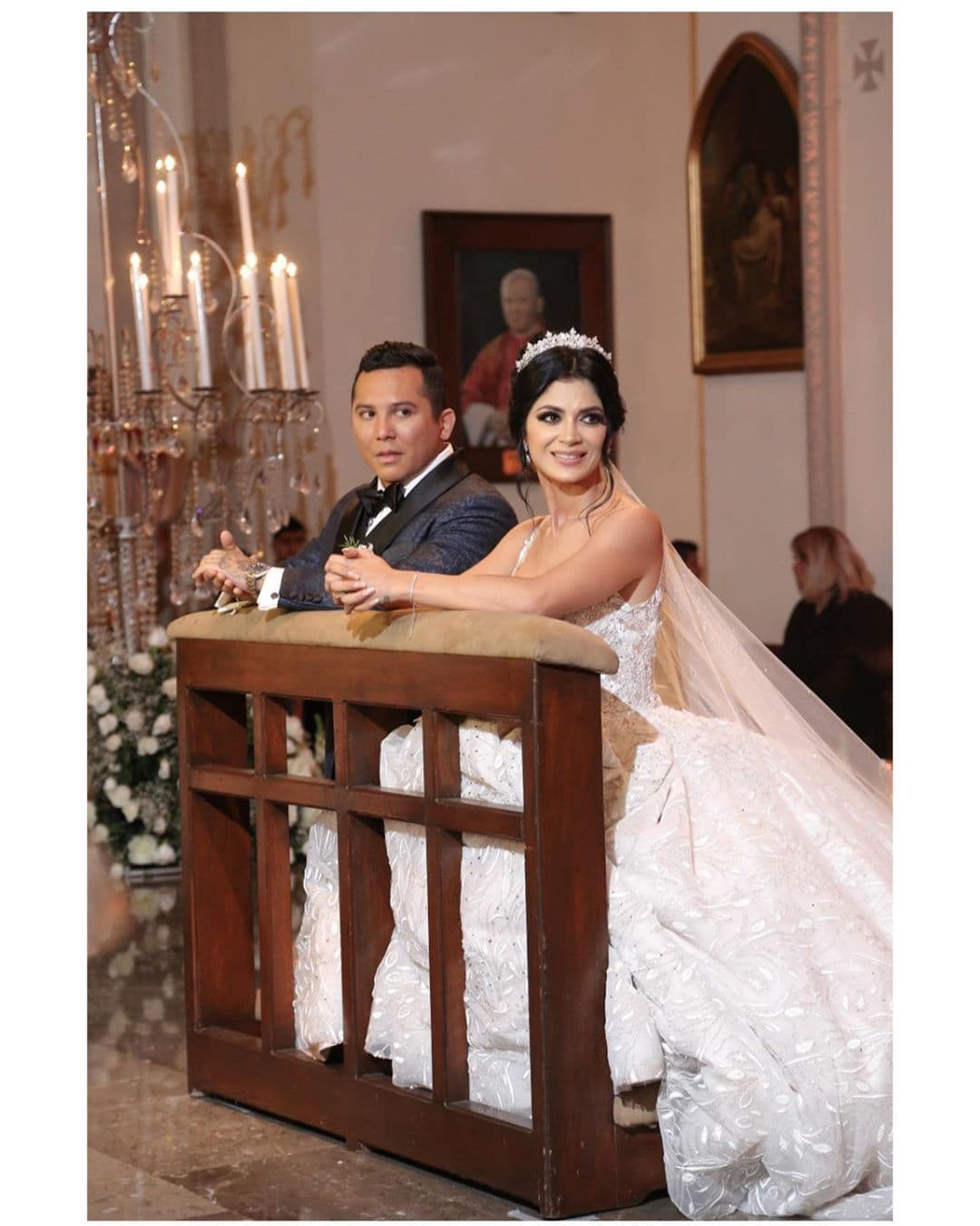 “Feliz aniversario mi amor. Agradezco cada momento que hemos vivido, cada día más unidos, más maduros y con más ganas de comernos el mundo JUNTOS. Gracias por los momentos mágicos que siempre me haces vivir.Te amo y siempre estaré para ti amor, y como siempre decimos #enlasbuenasyenlasmalas #bodadepapel”, escribió.