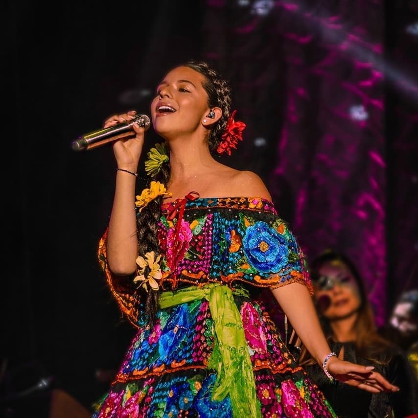 Con tan solo 16 años, Ángela Aguilar se ha convertido en una de las mujeres más importantes dentro del regional mexicano.