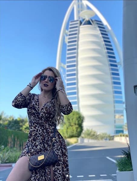 Su cuenta de Instagram está llena de fotografías de sus viajes. París, Lóndres, Dubai, Tel Aviv y Madrid son solo algunos de los lugares que ha visitado.