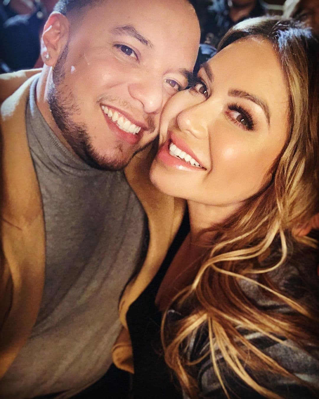 Entre diciembre y enero de 2018 Lorenzo se puso de acuerdo con los Rivera para sorprender a Chiquis con una inesperada petición de mano en un viñedo en Temécula, California.
