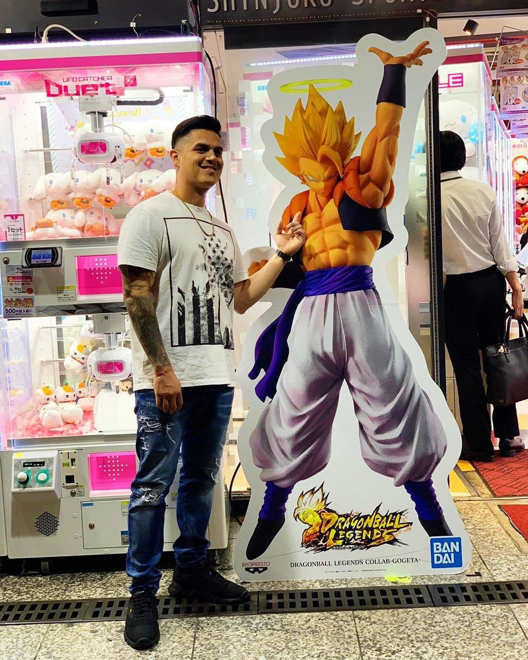 El momento más emblemático para el cantautor fue cuando encontró un Goku de tamaño real, personaje al cual siempre ha admirado.