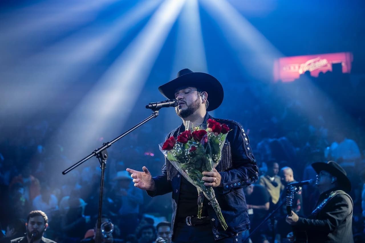 El video musical de "Mientes Tan Bien", cover de Edén Muñoz a Sin Bandera.