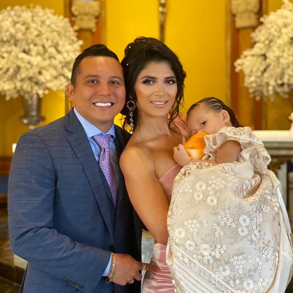 Este miércoles 15 de enero, Edwin Luna y Kimberly Flores celebraron el bautizo de su hija Gianna, evento que mostraron a través de sus respectivas redes sociales.