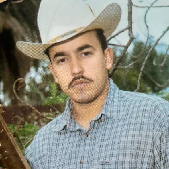 Lupillo, cuando tenía pelo y solo tenía bigote, sorprendía por su parecido impactante.