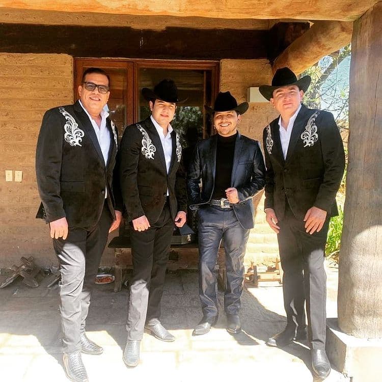 Los Plebes del Rancho de Ariel Camacho y Christian Nodal.