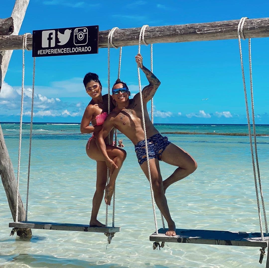 Mientras tanto Kim, como siempre, presumió su envidiable figura.