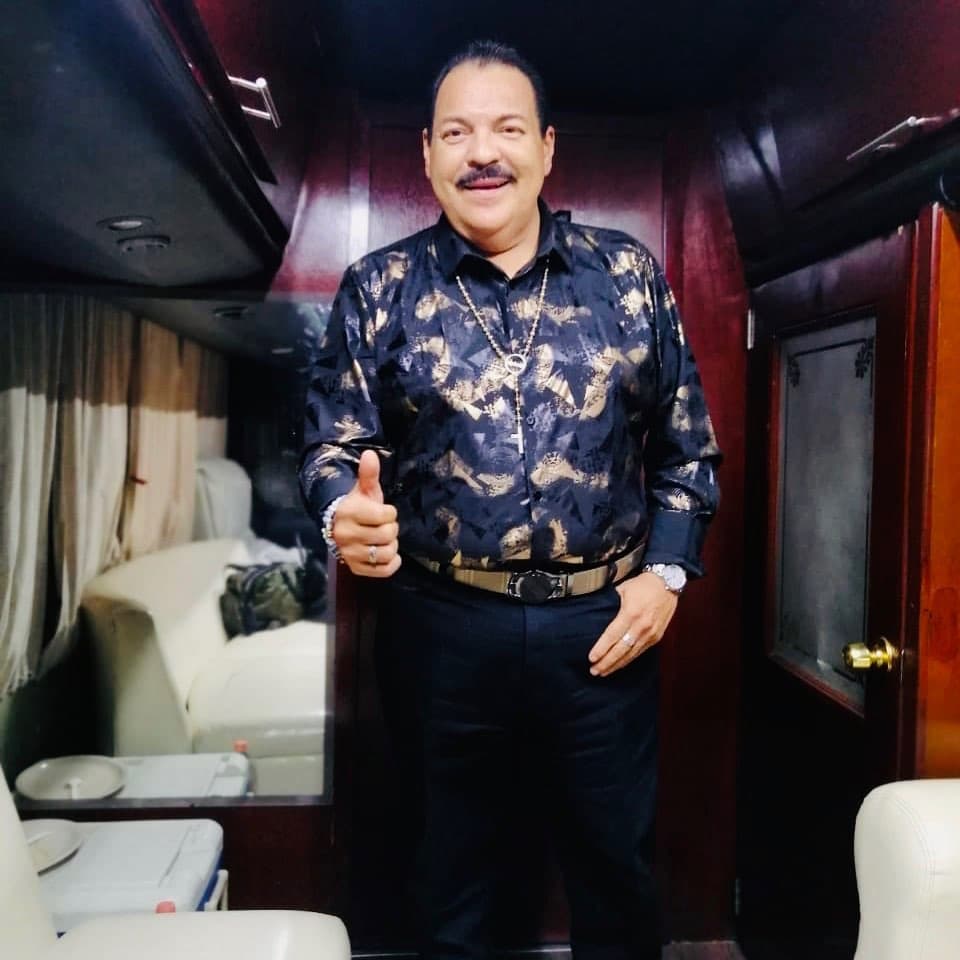 Julio Preciado festejó sus 53 años de edad en compañía de su familia y amigos, en su natal Mazatlán, Sinaloa, el pasado 1 de diciembre.