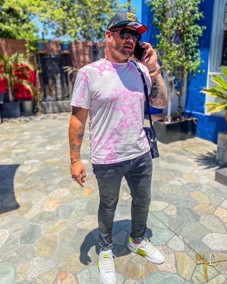 El nacido en Guadalajara, se mudó a los Estados Unidos en donde ha conquistado el suelo norteamericano con sus restaurantes. Por último, Mr. Tempo tiene cuatro hijos, dos hombres y dos mujeres.