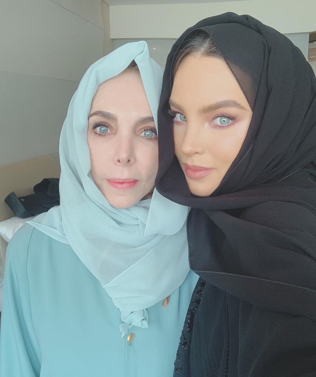 “Estamos en Abu Dhabi en la Fórmula 1, justo es la final, la última carrera del año, esta increíble, espectacular, quiero que vean mi vista”, narró la cantante en su historia de Instagram.