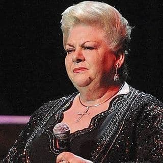 Paquita la del Barrio. El nombre de la famosa intérprete ha causado revuelo luego de que se diera a conocer que, apoyada por el partido Movimiento Ciudadano, podría ser diputada por el distrito de Misantla, en su natal Veracruz. Hasta el momento, la cantante no se ha pronunciado al respecto.