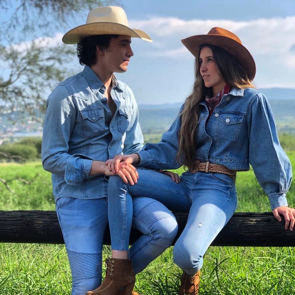 Alejandro Fernández Jr. ha vivido un 2019 llenó de logros. Su álbum fue nominado a un Latin Grammy, por primera vez en su corta carrera, grabó una colaboración con su papá y abuelo, y próximamente comenzará su gira.