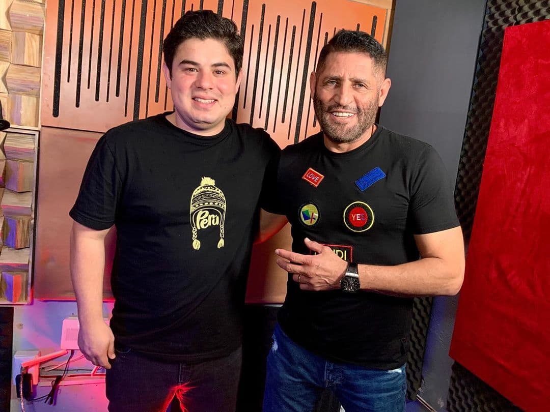 Con el lanzamiento de su nuevo álbum para festejar sus 30 años en la industria musical, Pancho Barraza invitó a varios compañeros del medio para grabar junto a él. Y entre este grupo especial se encontró su gran amigo, Alfredo Olivas.