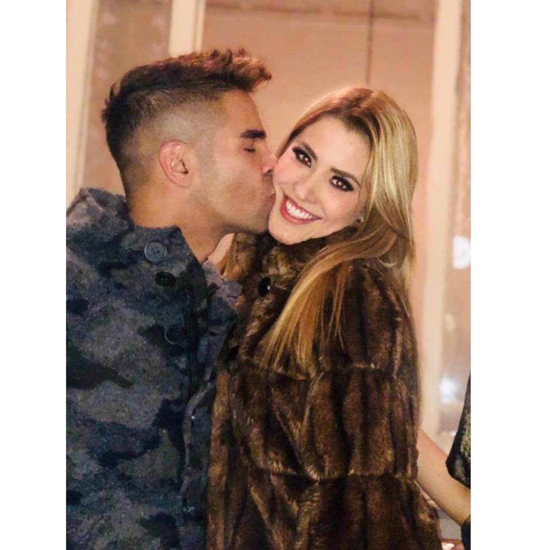 Ambos se dedican mensajes de amor en sus redes sociales constantemente. Tanto la actriz como el cantante han mencionado que están muy emocionados por la nueva etapa de su relación.