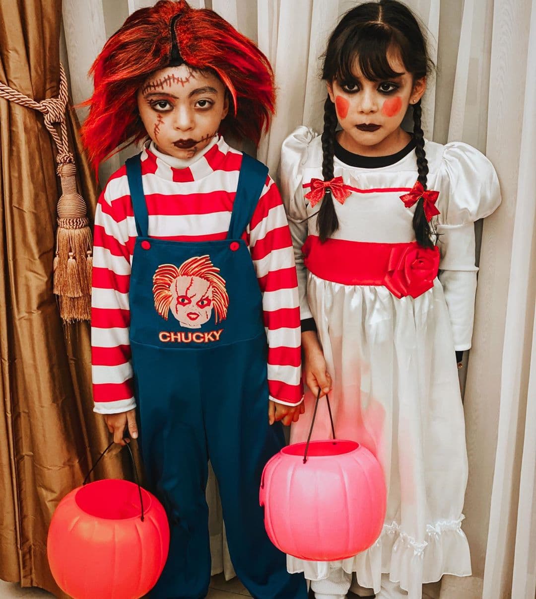 También, el cantante de Edwin Luna y La Trakalosa de Monterrey presumió los disfraces de sus hijos.