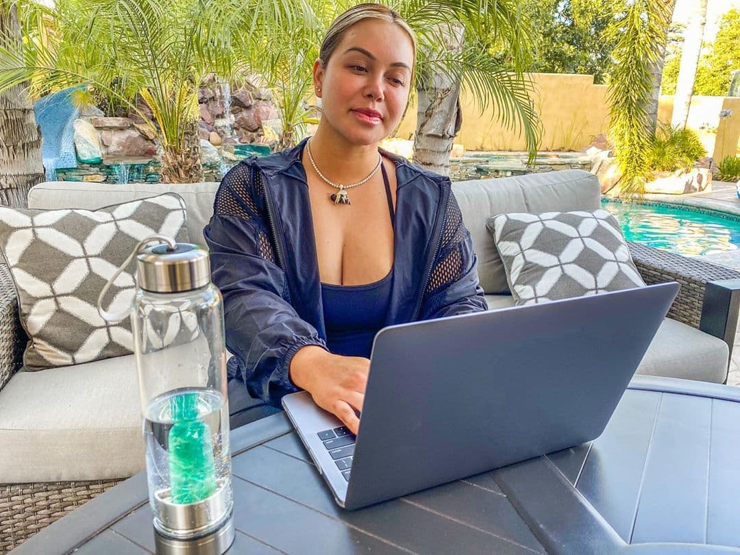 Chiquis. La hija mayor de Jenni Rivera compartió a sus millones de seguidores en redes sociales que dio positivo a la prueba de coronavirus. Molestias menores y la pérdida del gusto ha sufrido la cantante.