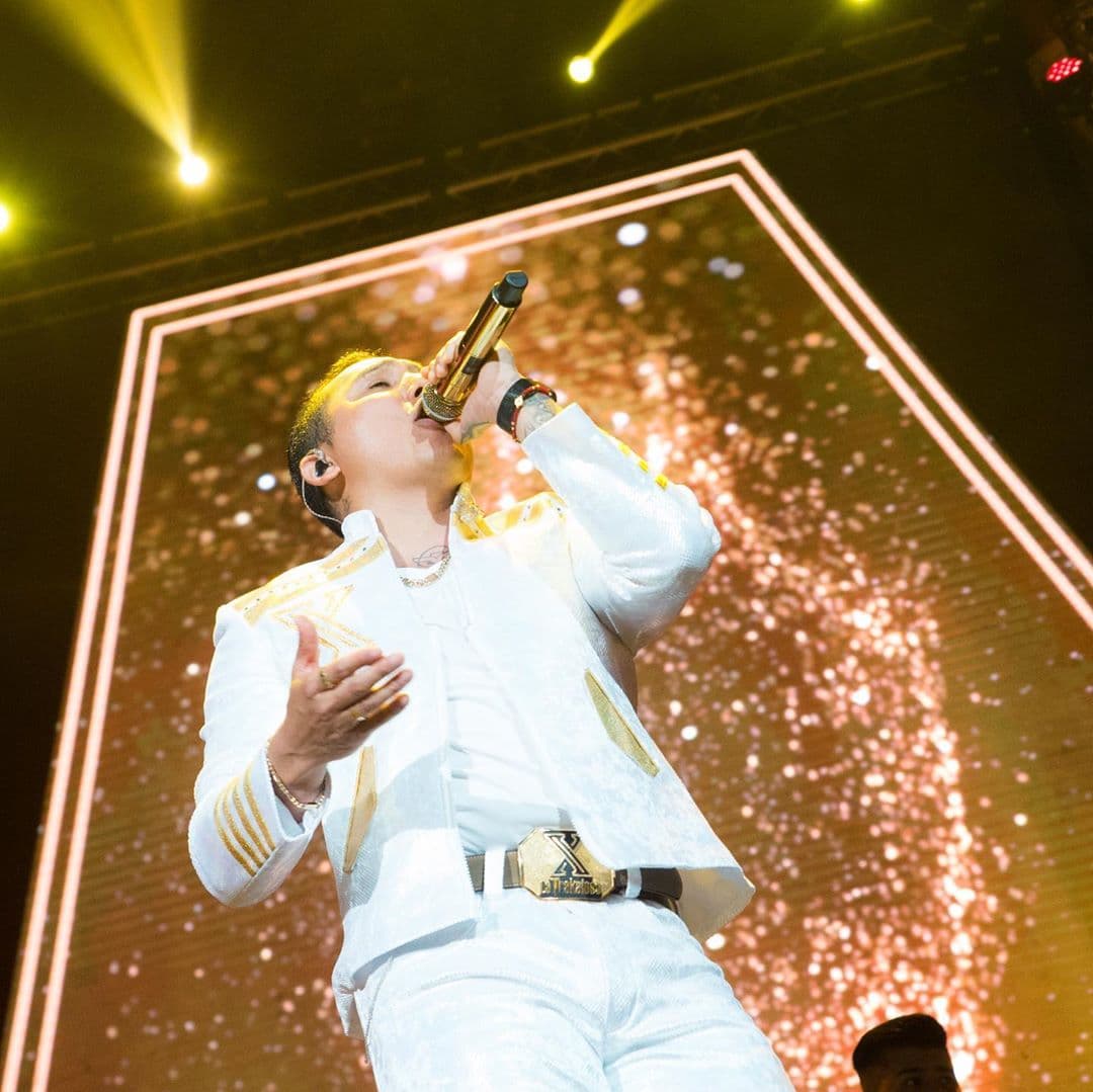 En el arranque de las celebraciones por sus 10 años de carrera, Edwin Luna y La Trakalosa de Monterrey ofrecieron el pasado fin de semana su primer concierto del denominado "SensaXión Tour", en la Arena Monterrey.