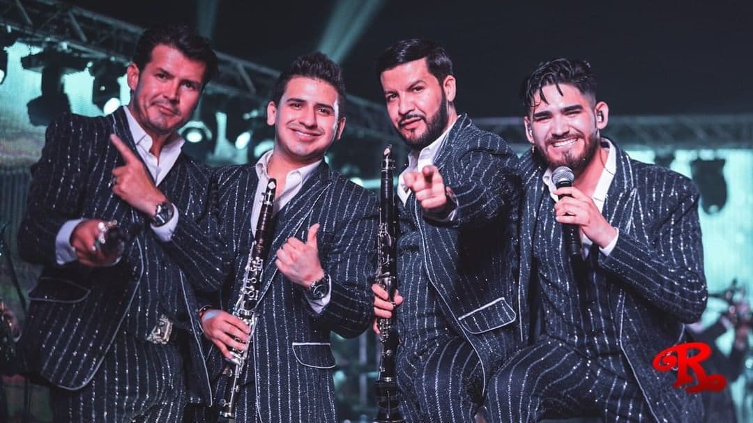 El Recodo en Casa, es el nombre que llevará este reality show, donde podrás disfrutar de momentos divertidos que viven los integrantes de la agrupación, la transmisión es todos los días en punto de las 20 horas.