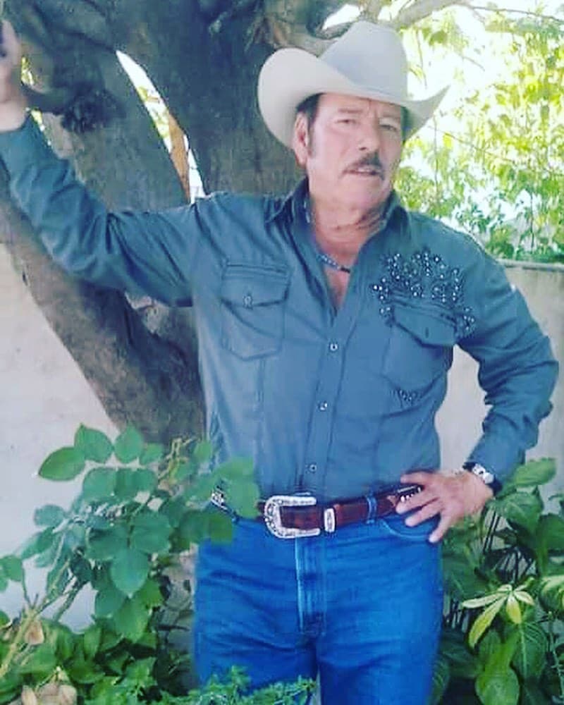 Lalo Mora sigue evolucionando favorablemente ante los estragos que le ha dejado el Covid.19.