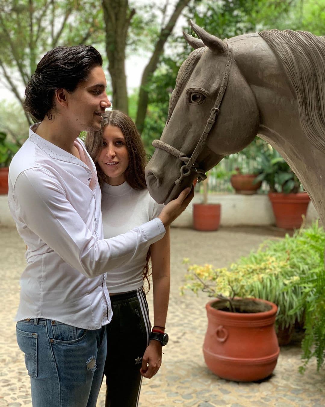 Otro gusto compartido, es el amor por los caballos, animal que forma parte importante de la vida de los Fernández.