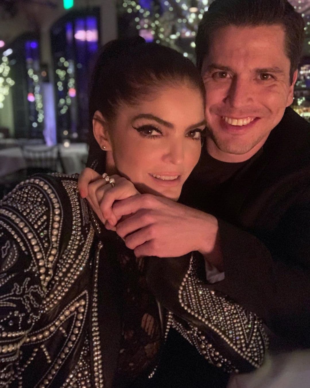 Ana Bárbara compartió en sus redes sociales que aceptó la propuesta de matrimonio de su pareja Ángel Muñoz, con quien lleva una relación sentimental desde hace seis años.
