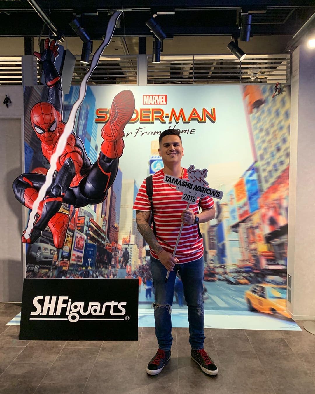 Por último, compartió una foto con Spiderman, uno de sus superhéroes favoritos.