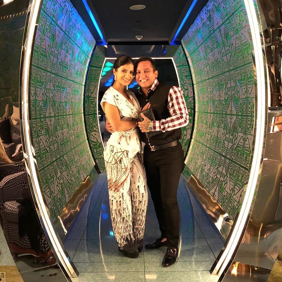 En repetidas ocasiones compartieron con sus seguidores donde iba a comer o cenar, por ejemplo, su primera cena fue en el Burj Al Arab, uno de los restaurantes más lujosos del mundo