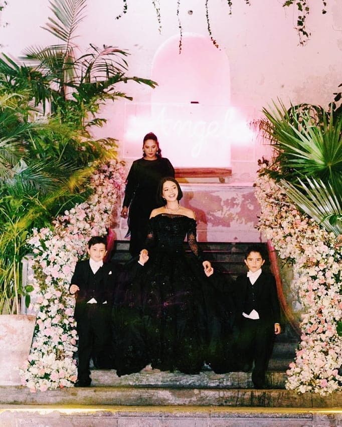 Ángela Aguilar también sabe cómo celebrar su cumpleaños de una forma envidiable.