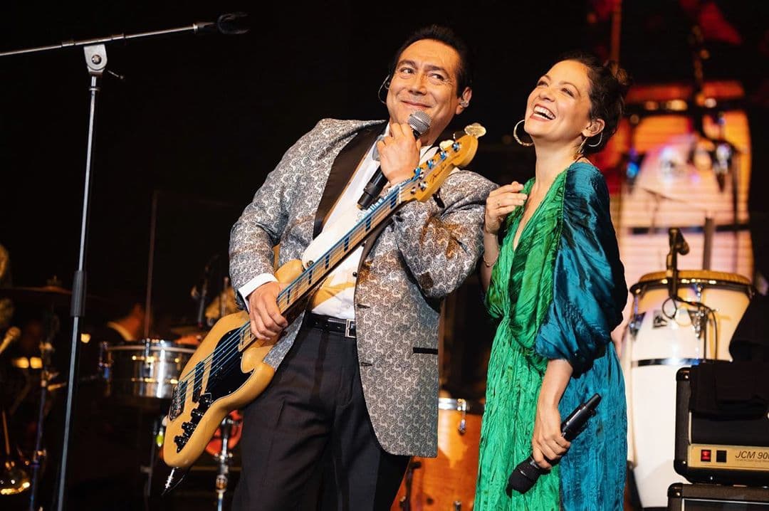Sin embargo, en los últimos años, la agrupación ha visto en reconocidos cantantes, como Belinda, Vicentico, Pepe Aguilar, Natalia Lafourcade y más, sus voces para discos recopilatorios.