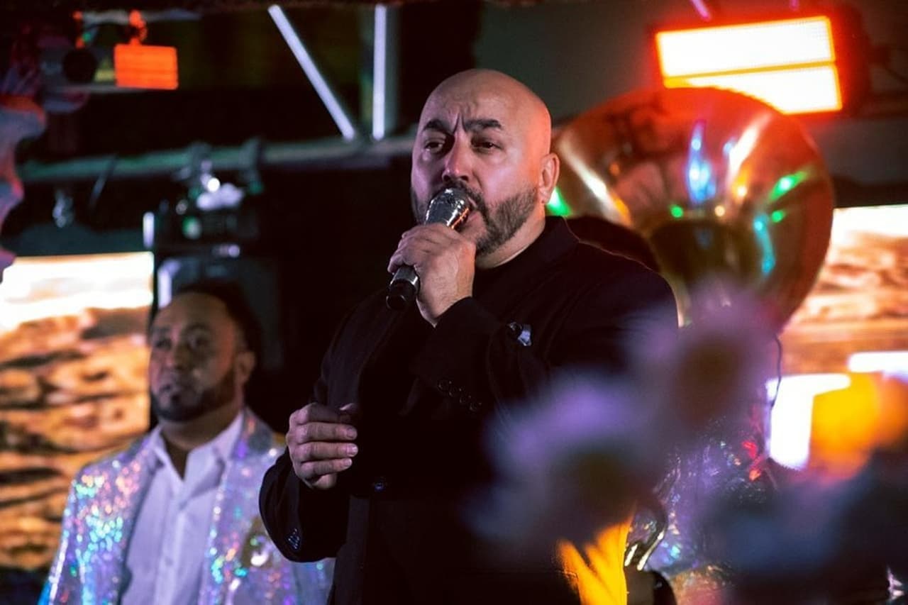 Lupillo Rivera saca los prohibidos y sorprende a sus fans con baile en Chiapas.
