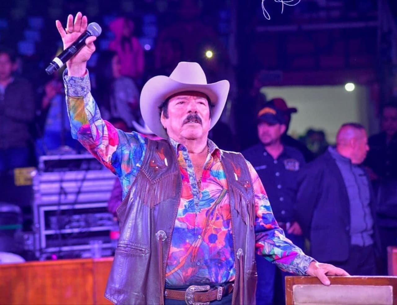Lalo Mora fue arrestado depués de su concierto en California.