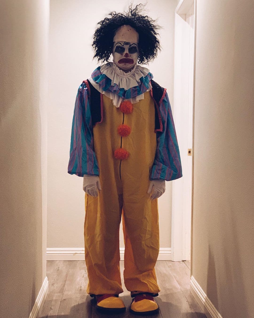 Regulo Caro fue uno de los payasos más terroríficos con este gran disfraz.