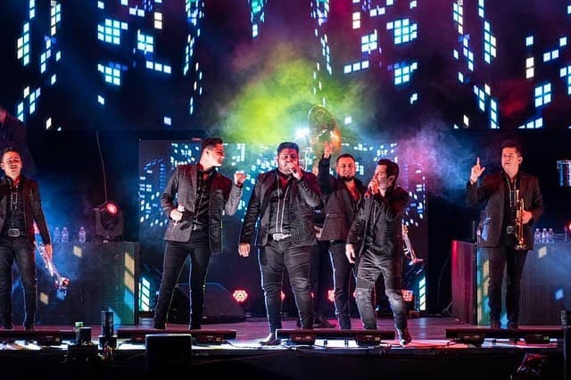 “Estamos de estreno y no precisamente por nuevo sencillo, la familia crece y Huixtla, CHIAPAS fue testigo🎤🙌 #BienvenidoJerry @adictivaoficial @anvalmusic”, se lee en la publicación.
