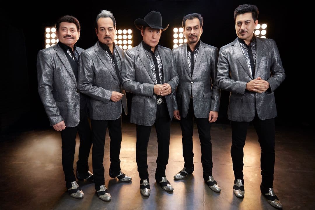 Los Tigres del Norte lanzaron el disco "Y Su Palabra Es La Ley", en honor a Vicente Fernández.