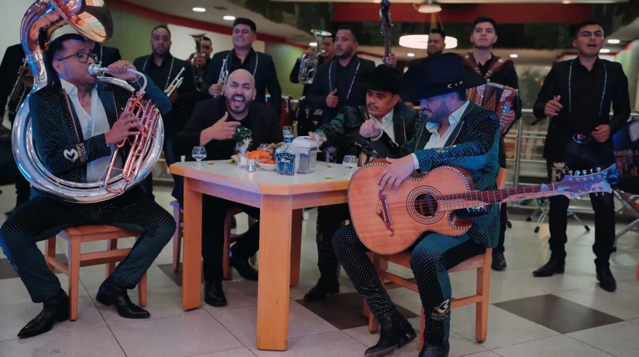 Lupillo Rivera se unió a Los 3 del Norteño para interpretar una nueva versión de corrido "El Moreño".
