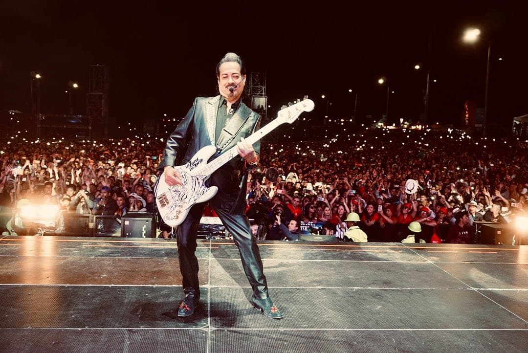 Además el público colombiano tuvo la oportunidad de escuchar por primera vez “La Prisión de Folsom” totalmente en vivo.