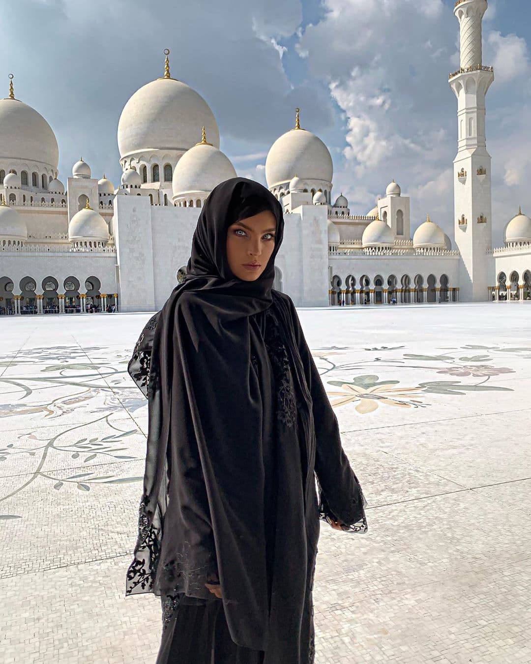 La cantante utilizó sus redes sociales para compartir los mejores momentos de su viaje por el Medio Oriente.