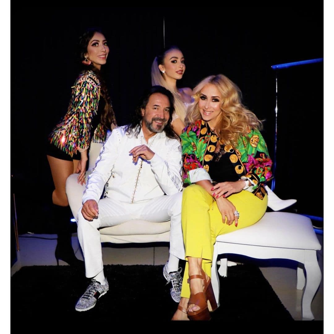 "Hoy Beethoven cumpliría 250 años y nosotros apenas vamos por 27! Gracias por hacer de estos años juntos una aventura maravillosa. No hay casualidades y Dios no se equivoca. Gracias por pedirme que fuera tu compañera hasta el final de nuestros días !!! Te amo", se lee en el mensaje escrito por Cristy.