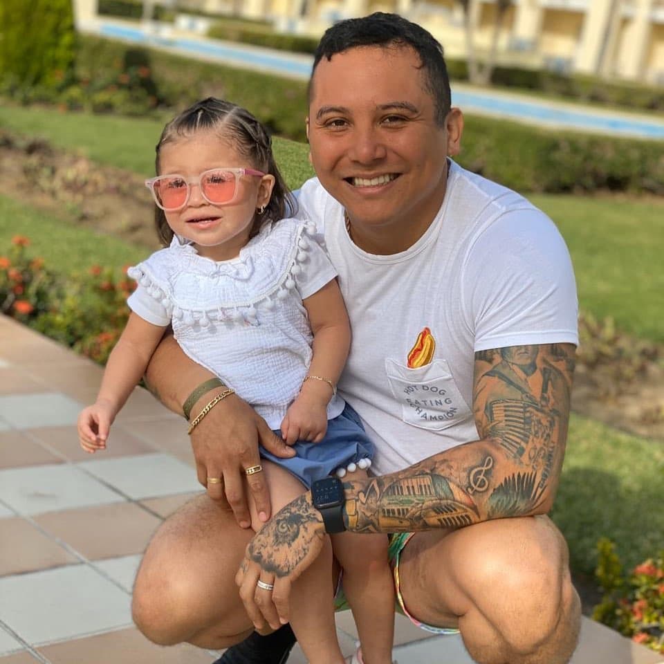 Edwin Luna tiene un gran parecido a su pequeña hija Gianna, aunque te sorprenderías más con el parecido que tiene con su hijo Miguel