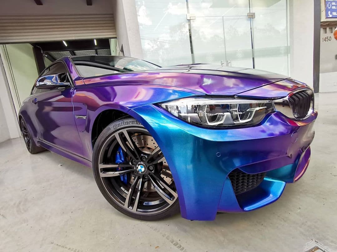 El líder de la agrupación tijuanense publicó varias fotografías de cómo quedó su automóvil, BMW M4, después de mandarlo a tunear.