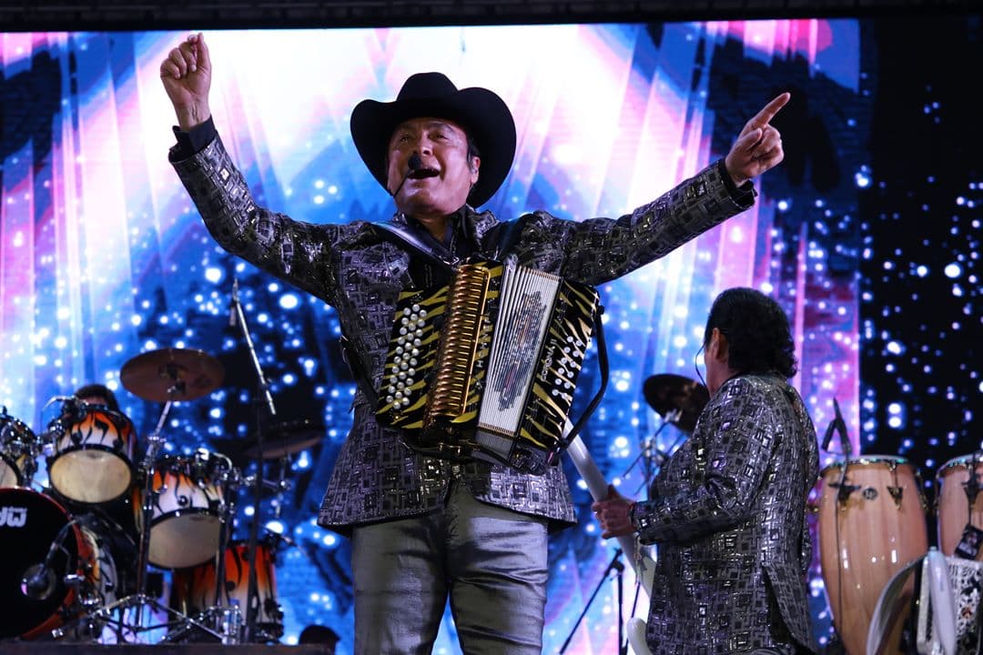 Los Tigres del Norte lanzarán versión deluxe del disco homenaje a Vicente Fernández