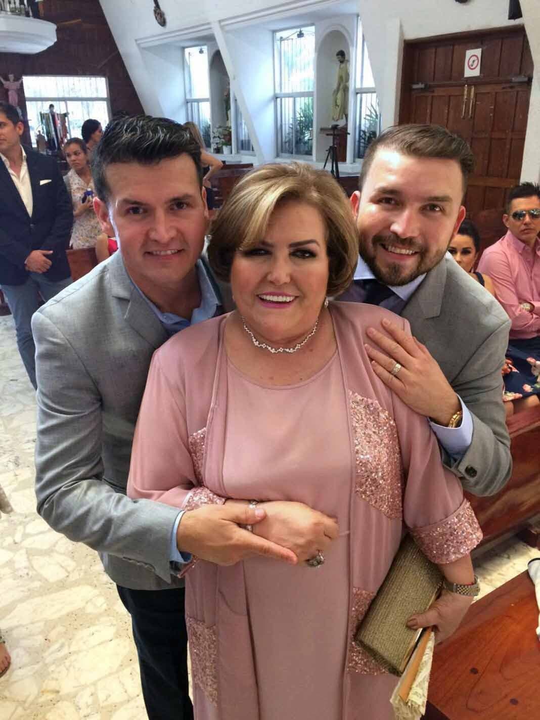 Doña Chuyita, mamá de Poncho y Joel Lizárraga, ha sido pieza clave para el éxito de banda Los Recoditos, pues en 1995 compró a la banda y la impulsó para llegar hasta donde están ahora; además, también está a cargo de la empresa que representa a El Recodo. La señora es toda una institución en el mundo del regional, es por esto que, no solo sus hijos le tienen cariño y admiración, sino también un sinfín de músicos y cantantes.