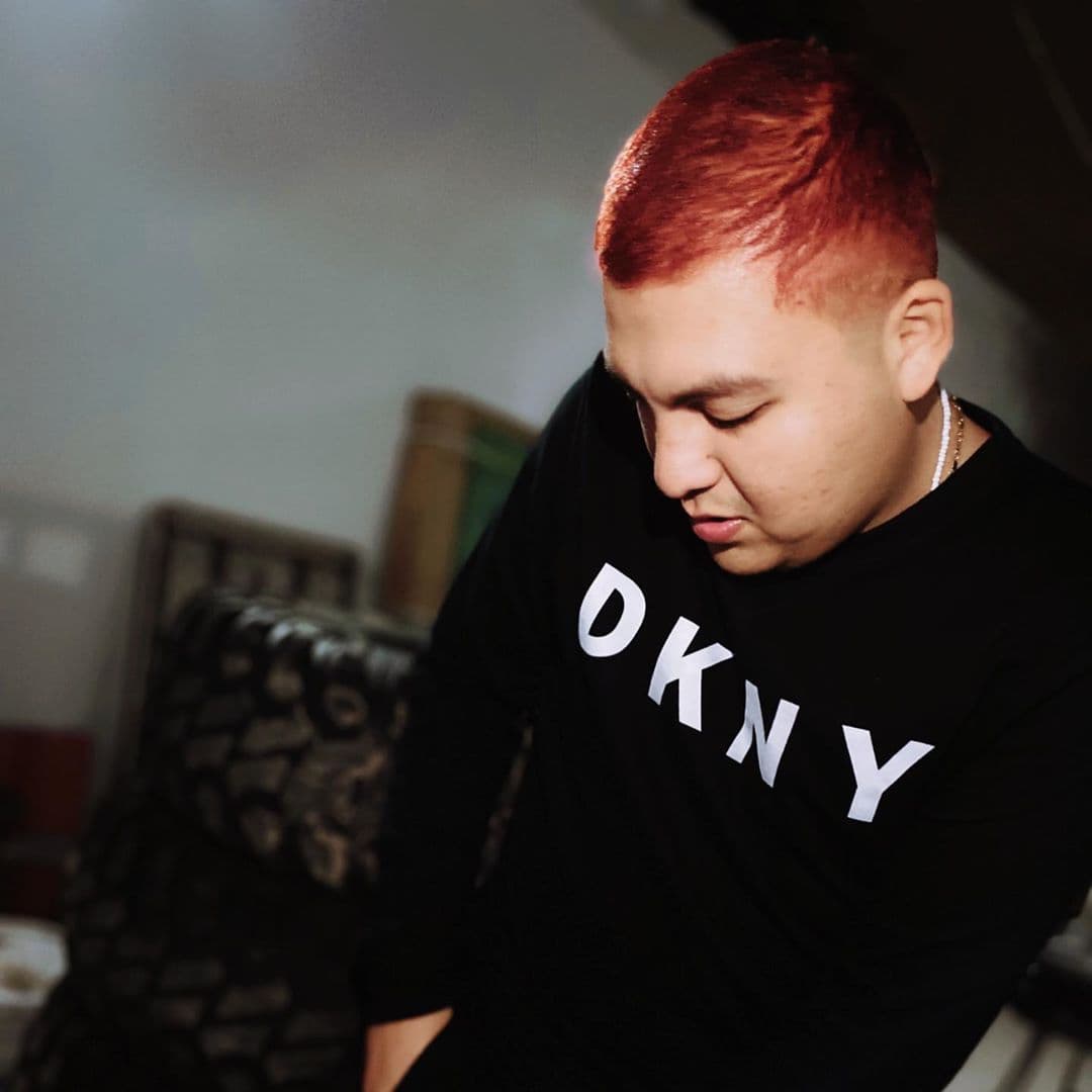 Mientras el bajista de Grupo Firme, Christian Téllez, fue el único que se decidió por el color rojo.