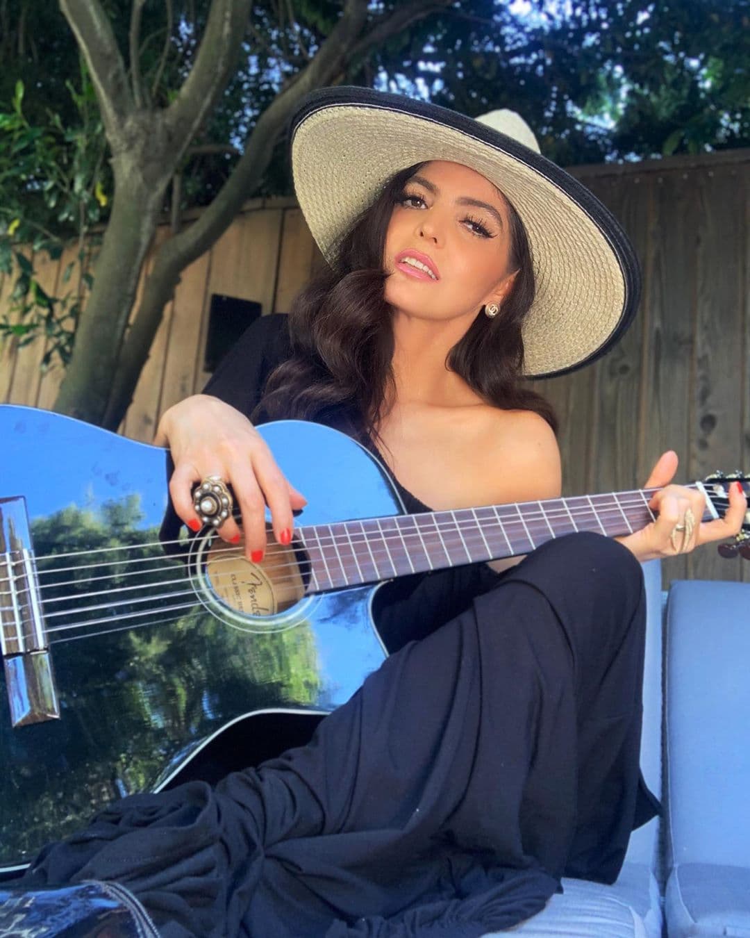 Ana Bárbara utilizó sus redes sociales para recordar al primer actor.