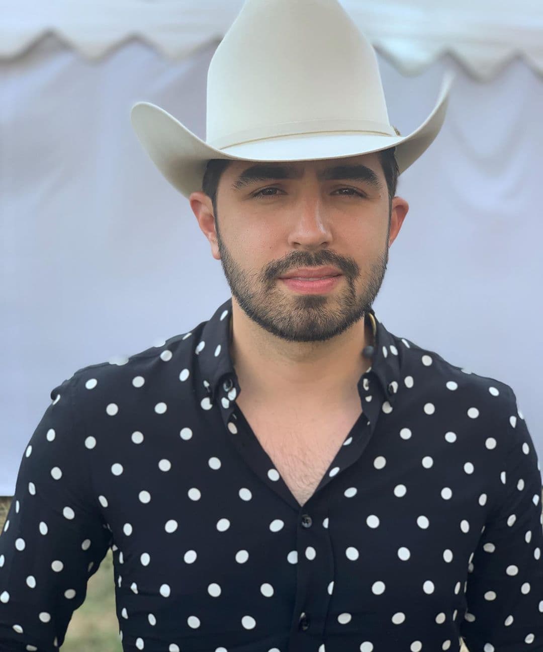 El 31 de mayo lanzó su más reciente álbum titulado “Caminando” el cual cuenta con colaboraciones con El Mariachi Vargas e incluso una colaboración con la cantante de urbano Becky G.
