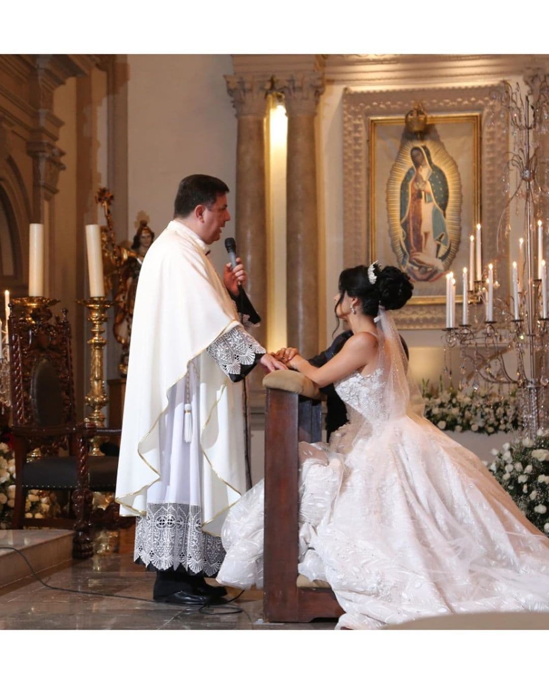 “#EnLasBuenasYEnLasMalas y que en estos meses juntos valoramos y aprendemos aún más de la vida y valoramos aún más cada segundo junto a nuestra familia. @kimfloresgz gracias por darme tu amor y aceptar un #TEAMO un #Perdón un #Error y todos aquellos defectos o virtudes de esta relación”, finalizó.