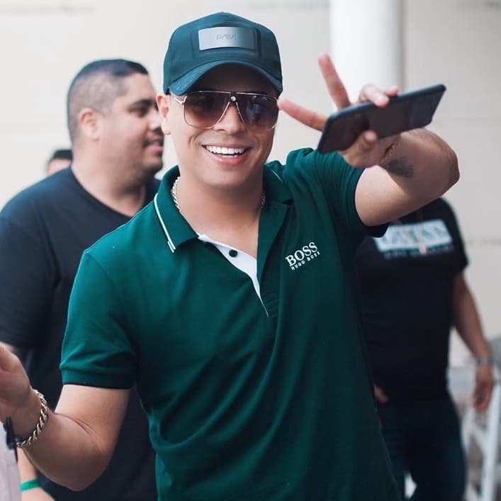 Recordemos que Edén Muñoz, vocalista de Calibre 50, fue intervenido quirúrgicamente debido a una molestia en la garganta al cantar.