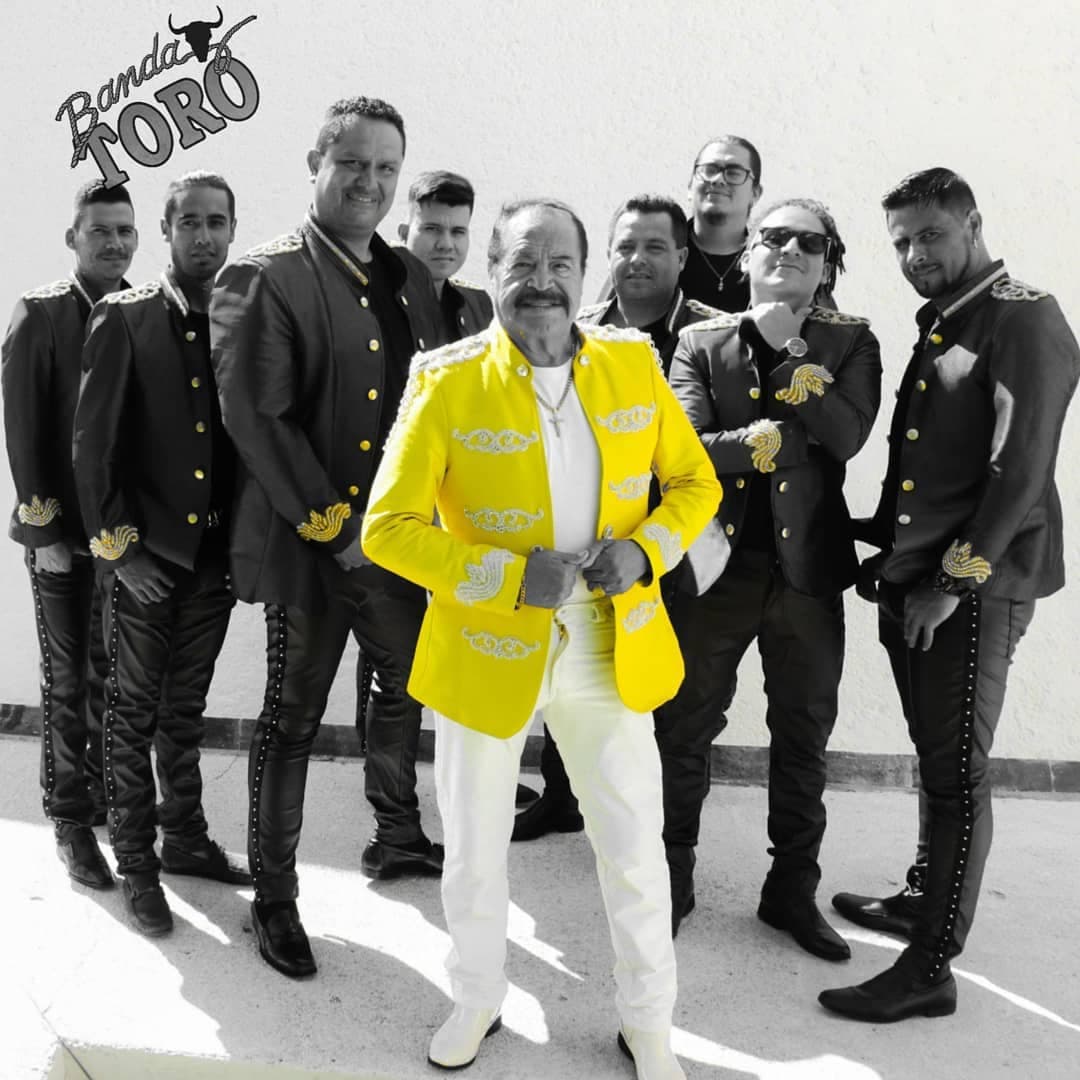 Banda Toro es liderada por Saúl Esqueda, quien también es vocalista de la agrupación.